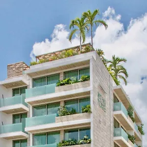 https://newport-house-playa-boutique-hotel-beach-club-access.allrivieramayahotels.com